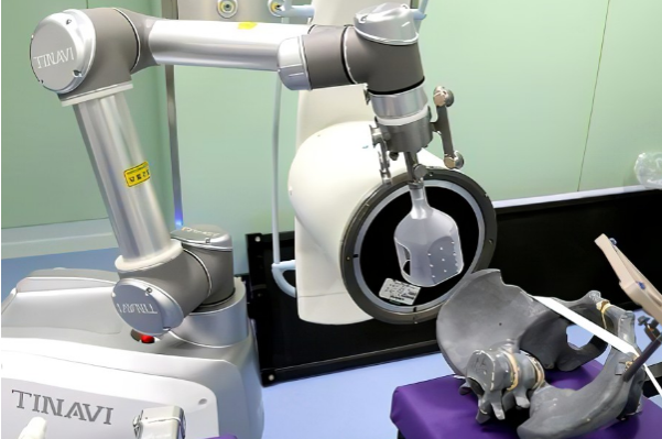 骨科手术机器人.png 骨科手术机器人.png