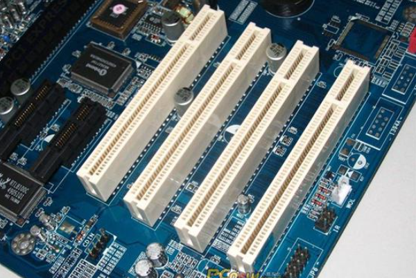 工控机扩展插槽.png 工控机扩展插槽.png